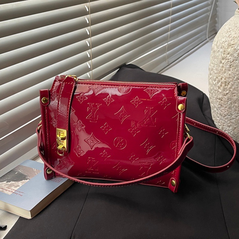 Classic Design Collection 2026 - огляд і ціна Women'S Bags New Collection