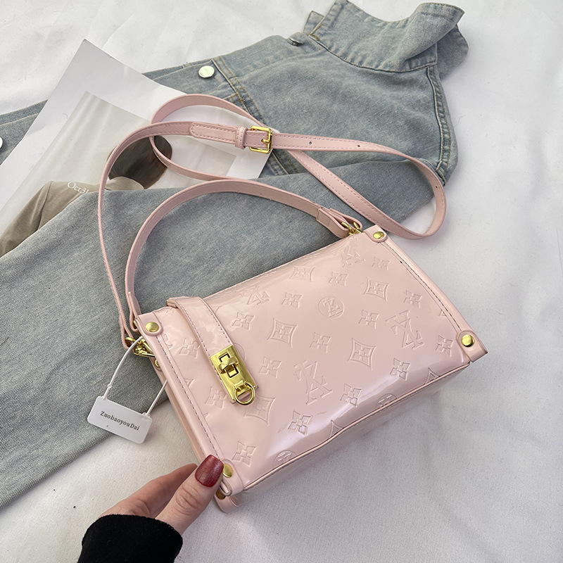 Classic Design Collection 2026 - огляд і ціна Women'S Bags New Collection