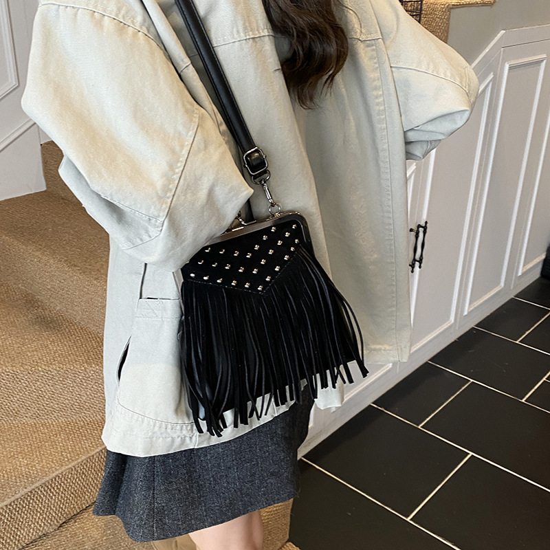 Women's Fashion Rivet Handheld - огляд і ціна Women'S Bags New Collection