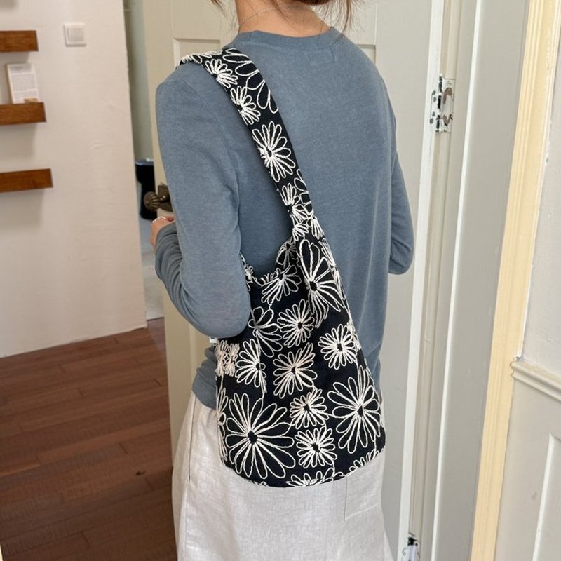 Women Black White Floral Hobo  - огляд і ціна Hobo Bag Slouchy