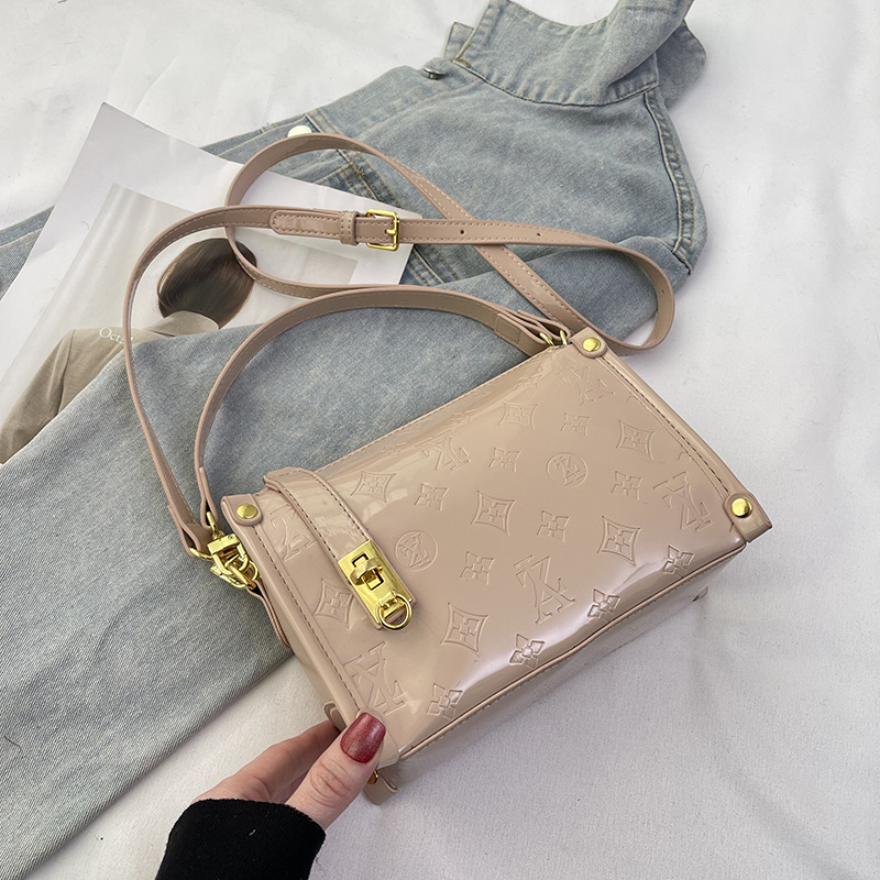 Classic Design Collection 2026 - огляд і ціна Women'S Bags New Collection
